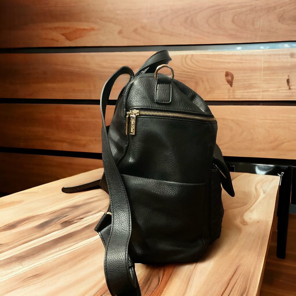 🔥Gorgeous Luli Bebe Quality Vegan Leather Gold Hardware Silk Lined Bag! - Picture 2 of 10